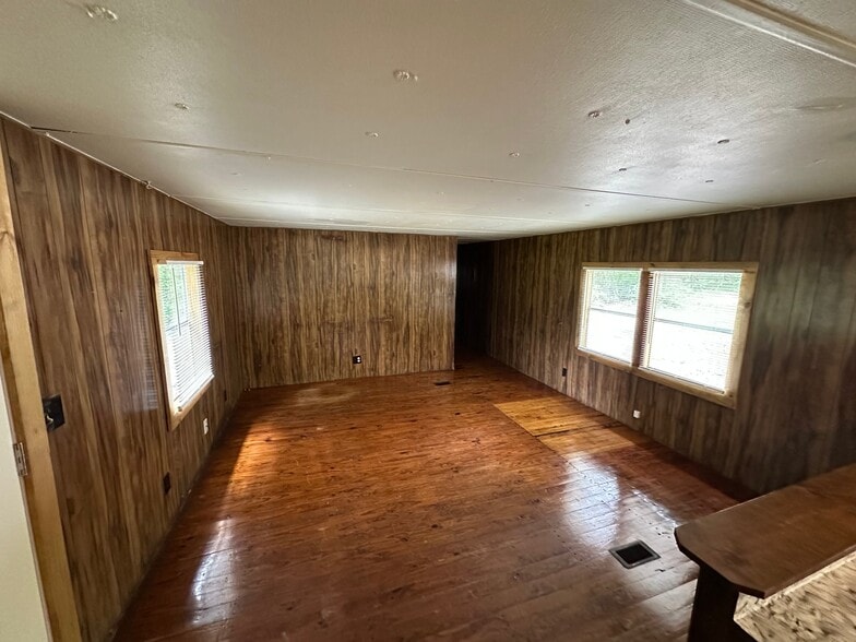 Building Photo - 85 Young Rd