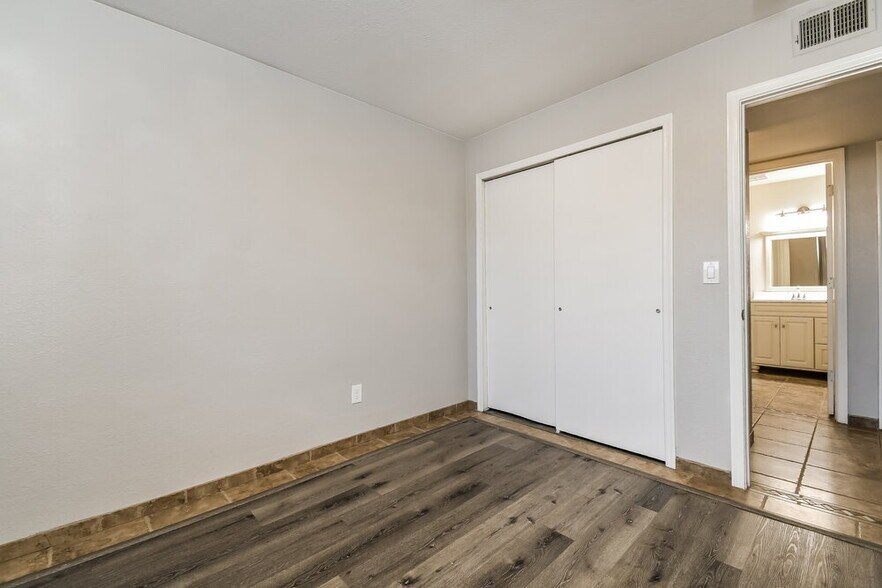 Building Photo - 1811 N Cheri Lynn Dr