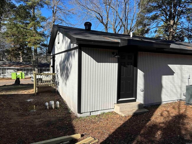 Building Photo - 6 Hiland Pl