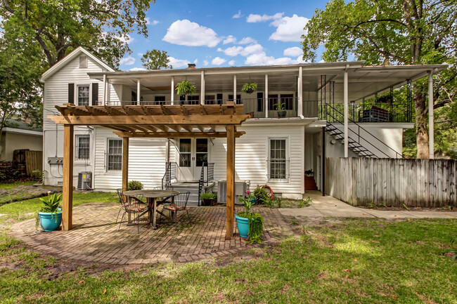 Building Photo - Furnished 2 Bedroom on 60th Street