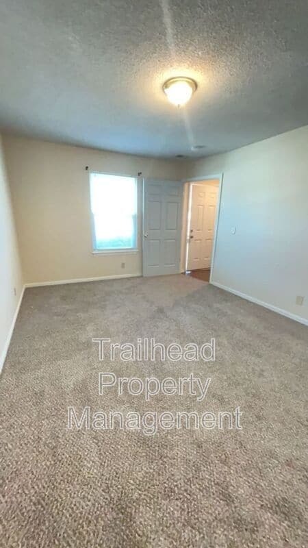 Building Photo - 18231 E 12th Ter N