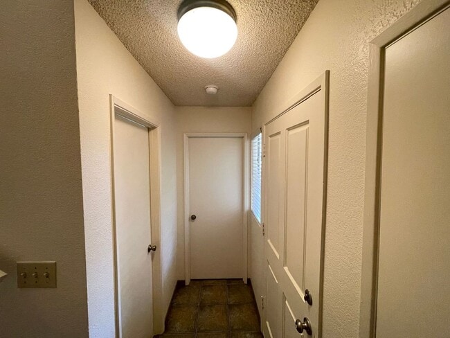 Building Photo - 540 S 5th St