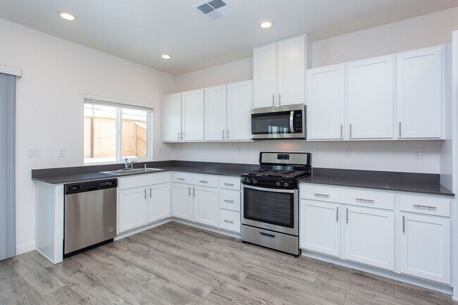 Building Photo - 436 Summer Triangle