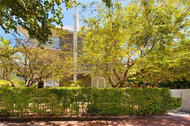 Building Photo - 1025 Michigan Ave