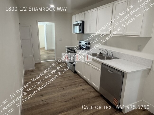 Building Photo - 1800 1/2 Shamrock Way-