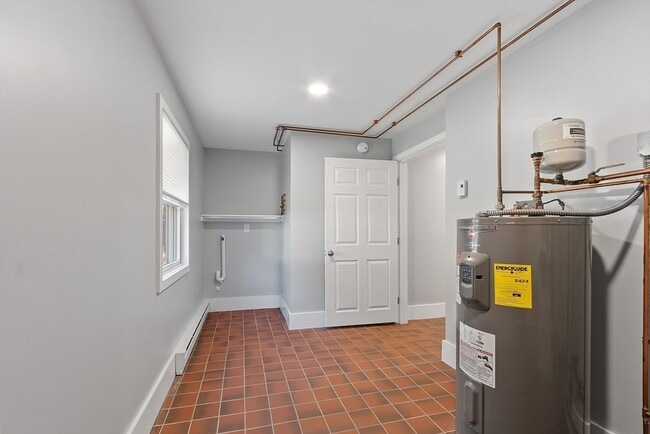 Building Photo - 82 Cedar St