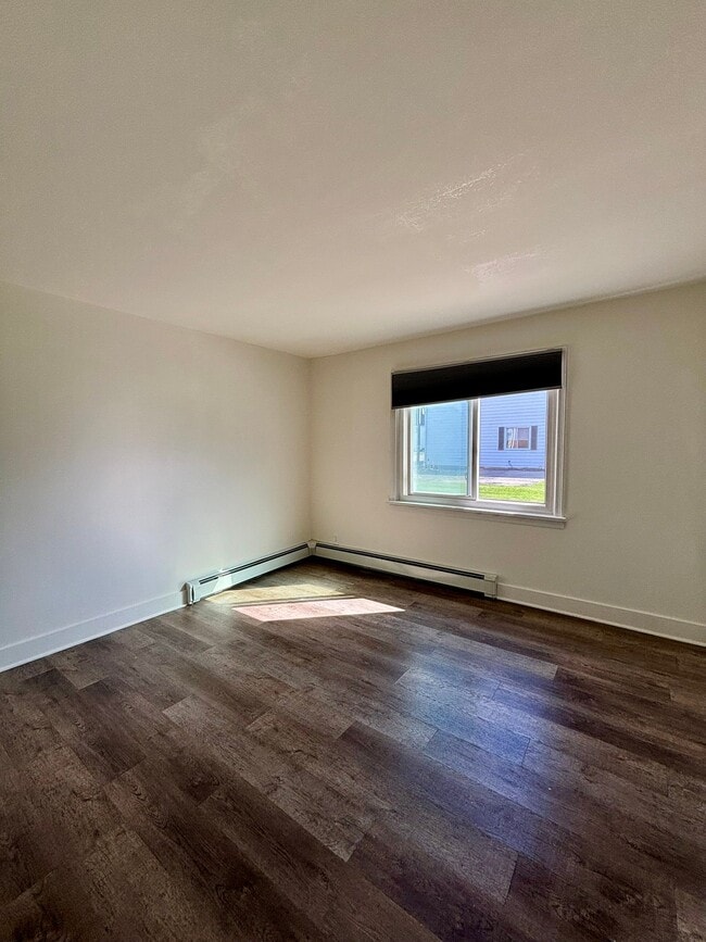 Building Photo - 77 Laverack Ave