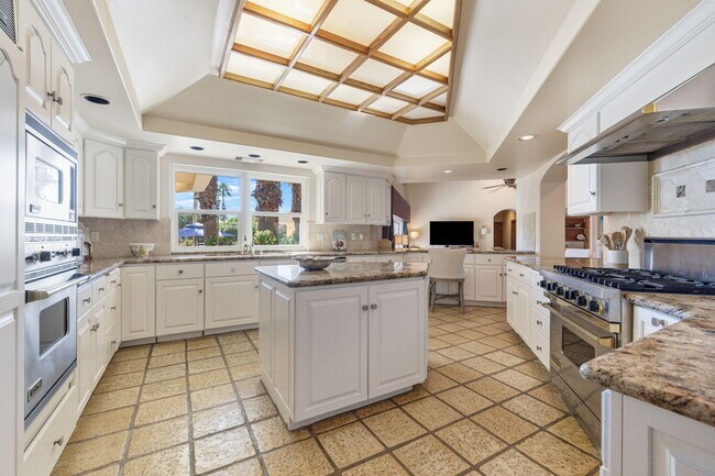 Building Photo - 50180 Vista Montana Rd