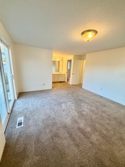 Building Photo - 1009 Juanita Way