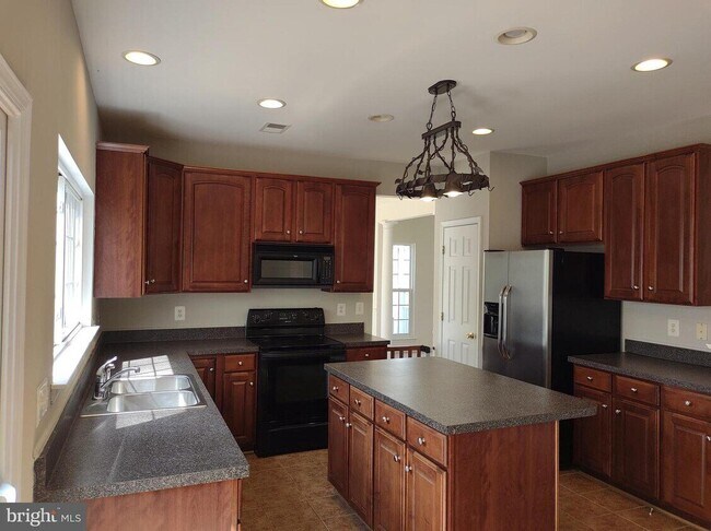 Building Photo - 15200 Chula Pl