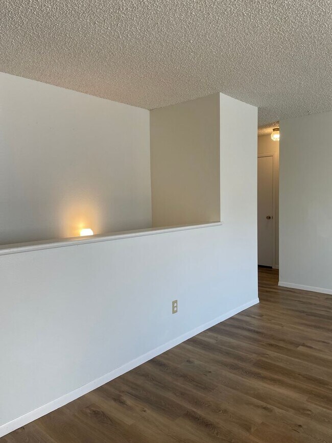 Building Photo - 2143 Ryeland Ln