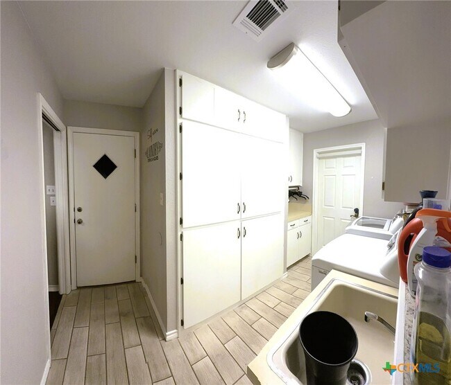 Building Photo - 3117 Kensington Ct