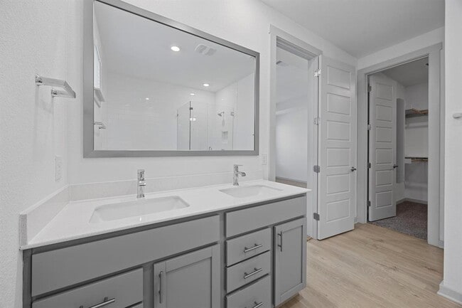 Building Photo - 400 Deerpath St