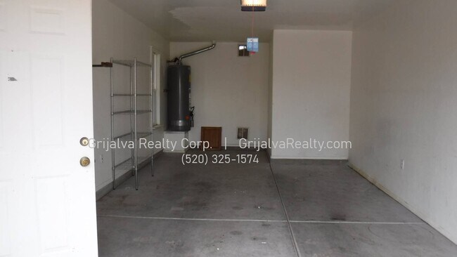 Building Photo - 1060 E Miles St
