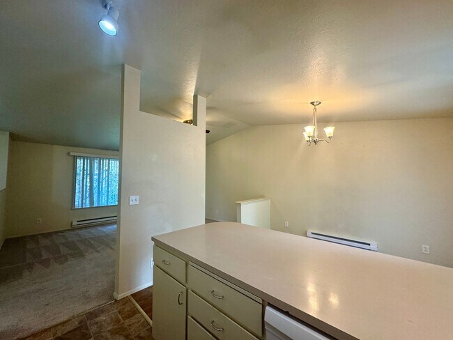 Building Photo - Silverdale - Chico Way neighborhood 3 bedroom duplex now available