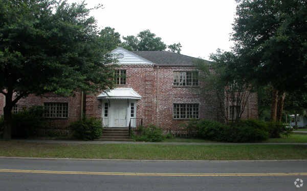 Primary Photo - 3122 Riverside Ave