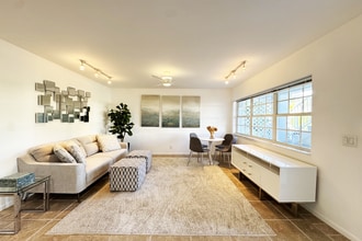 Building Photo - 234 Oleander Ave