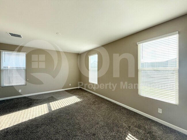 Building Photo - 8222 S 44th Gln