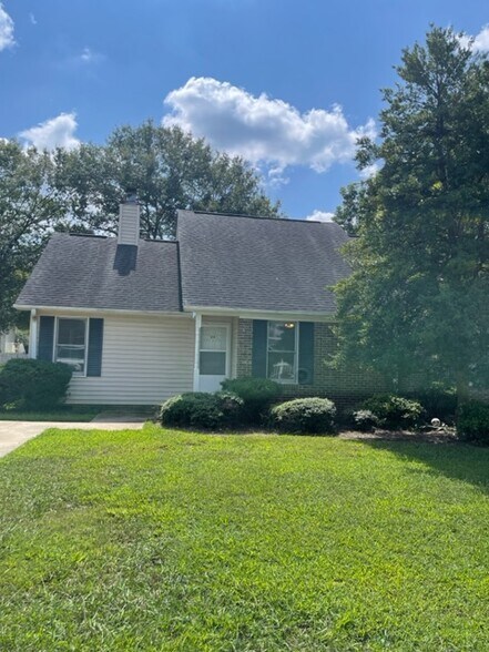 Building Photo - 8 Retriever Ln