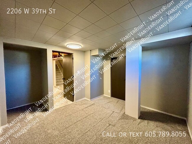 Building Photo - 2206 W 39th St
