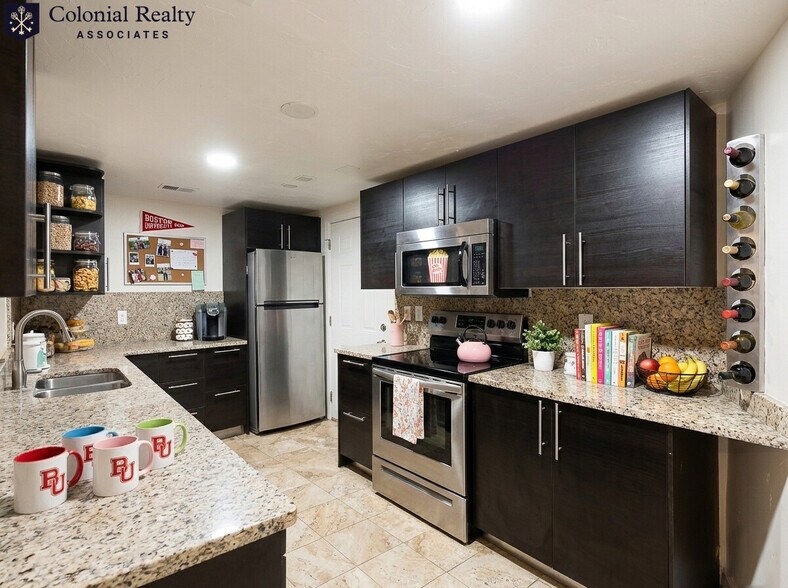 Building Photo - 73 Thatcher St