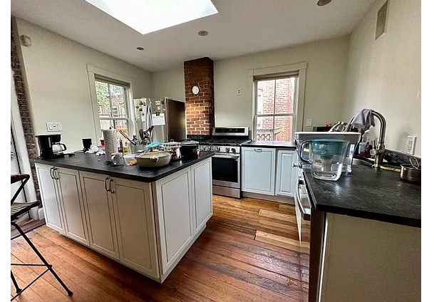 Building Photo - 151 Highland St