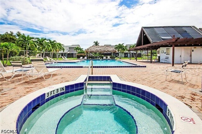 Building Photo - 8849 Somerset Blvd