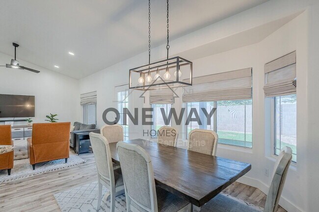 Building Photo - 760 N Swan Dr