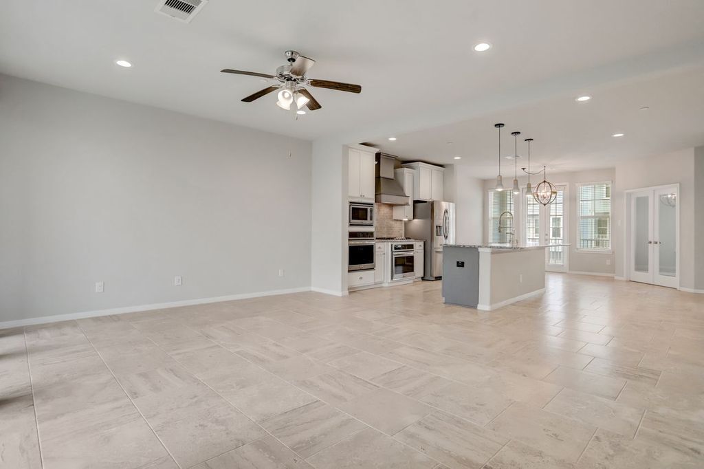 Building Photo - 2714 Veranda Fls