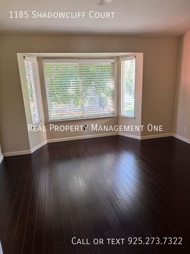 Building Photo - 1185 Shadowcliff Ct