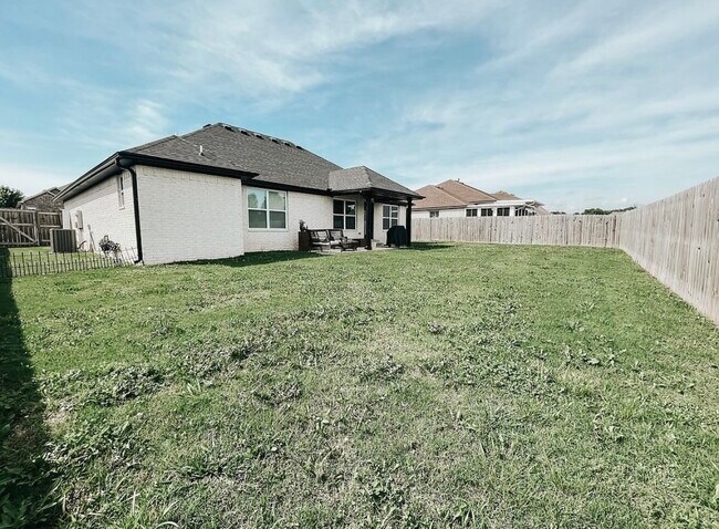 Building Photo - 746 Roselawn St