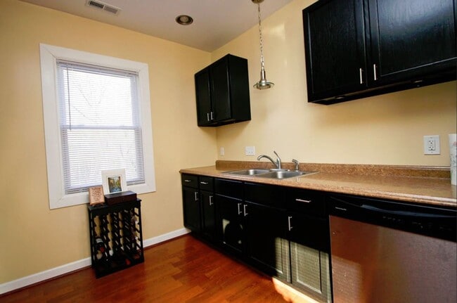 Building Photo - Lysle