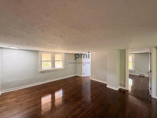 Building Photo - 422 Hoyt St