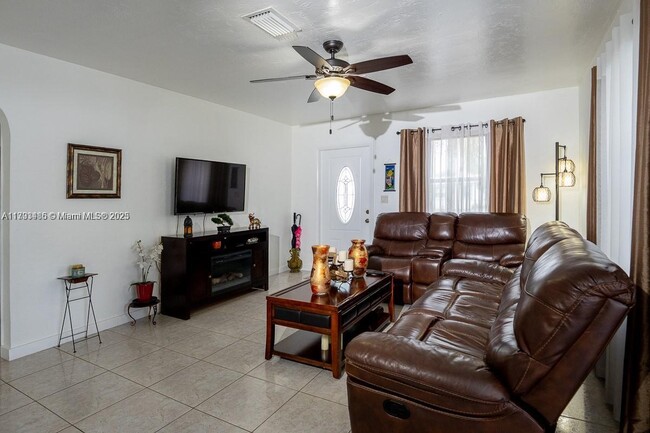 Building Photo - 307 N 28th Ave
