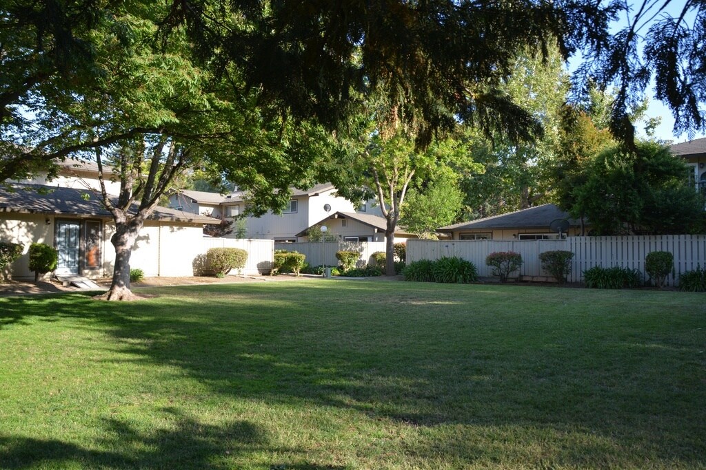 Large lawns in homeowners community - 88 Flynn Ave