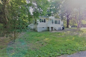 Building Photo - Adorable 2 Bedroom 1 Bath Home