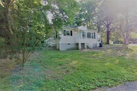 Building Photo - Adorable 2 Bedroom 1 Bath Home