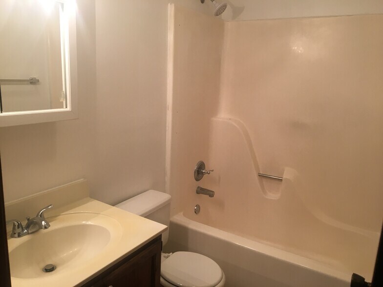 Bathroom - 613 Pepper Ridge Ct