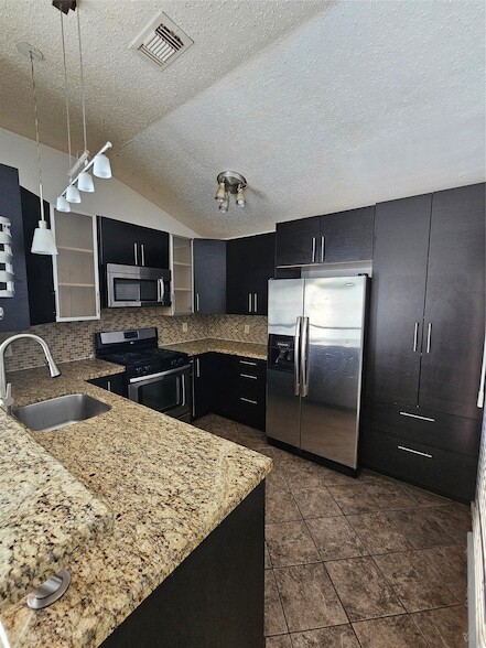 Building Photo - 17051 Carbridge Dr