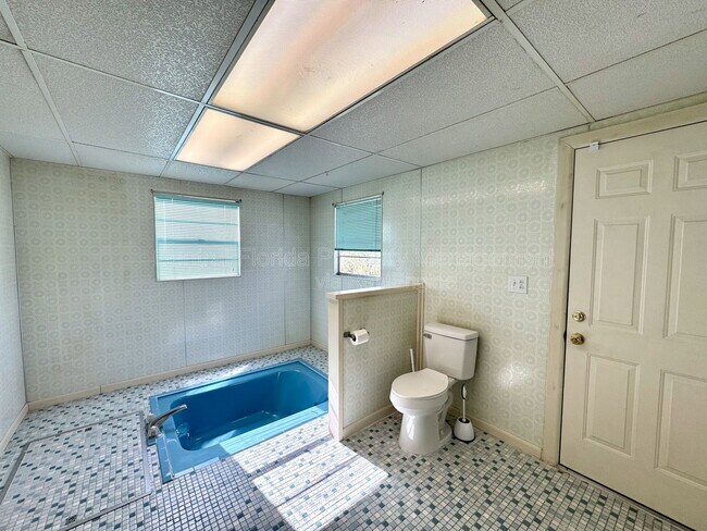 Building Photo - 1074 Gerona Ave