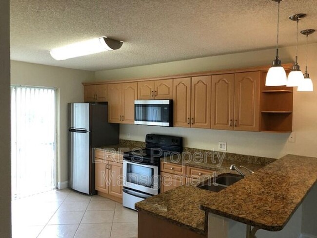 Building Photo - 3651 N Goldenrod Rd
