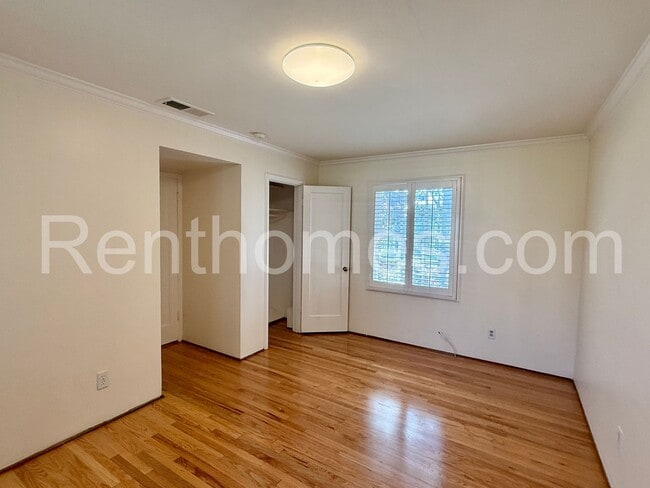 Building Photo - 2676 Narcissus Dr