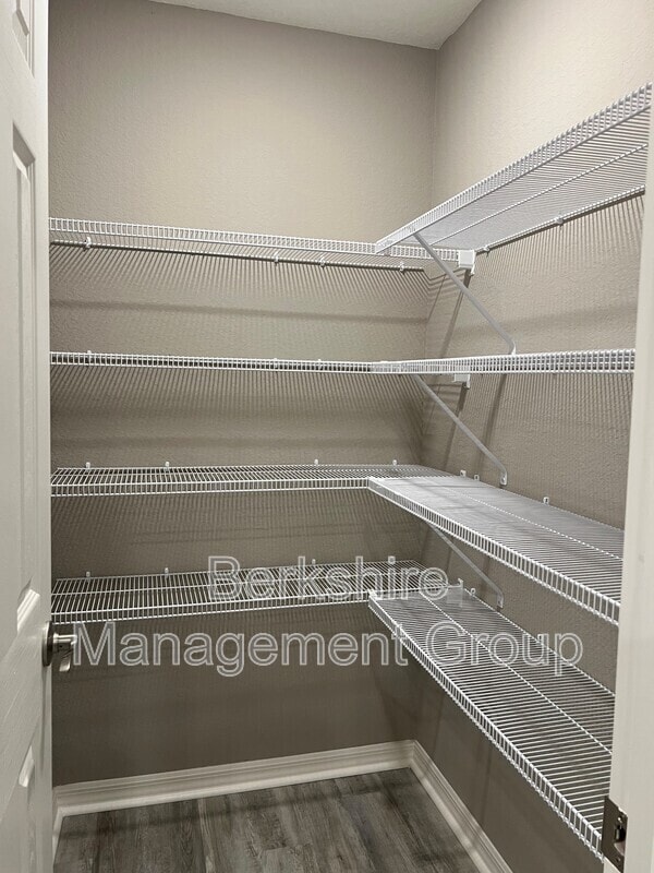 Building Photo - 1136 Brook Meadow Dr