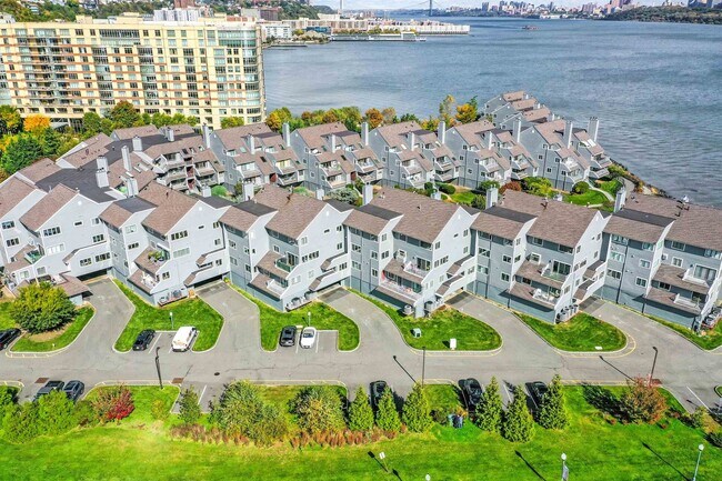 Building Photo - 14A Riverview Cir