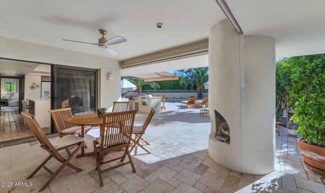 Building Photo - 9447 E Calle De Valle Dr