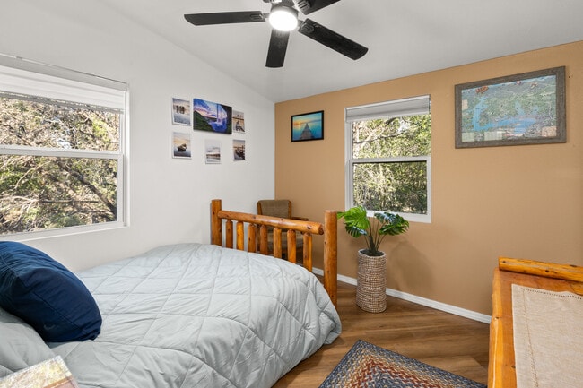 Building Photo - 105 Hi View Dr