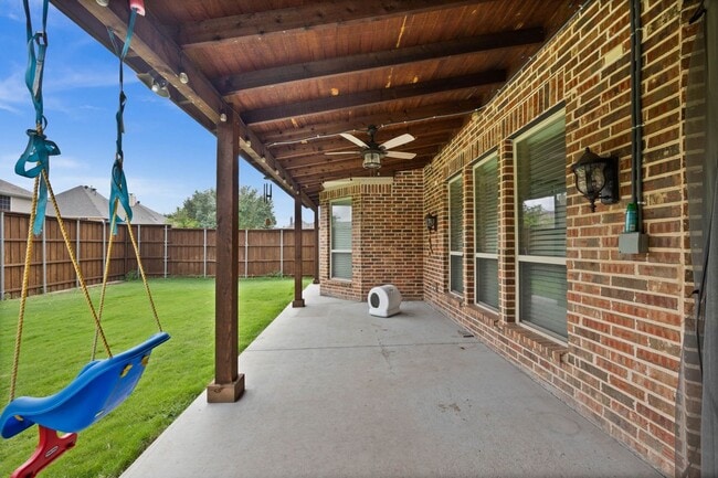 Building Photo - 400 Dakota Dr