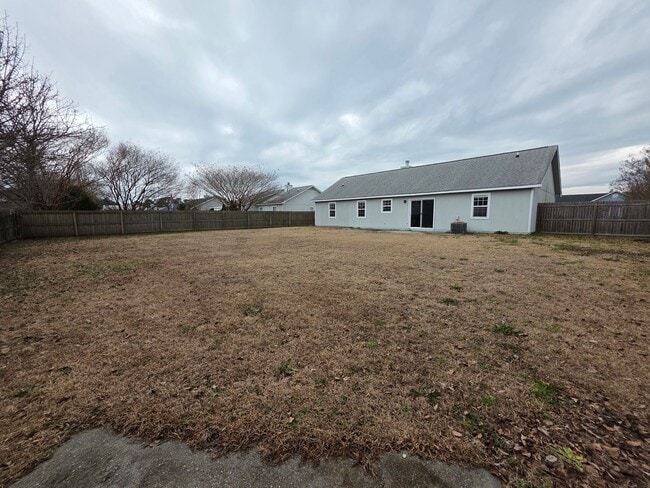 Building Photo - Foxtrace Find: Spacious Living with Style & Privacy in Hubert