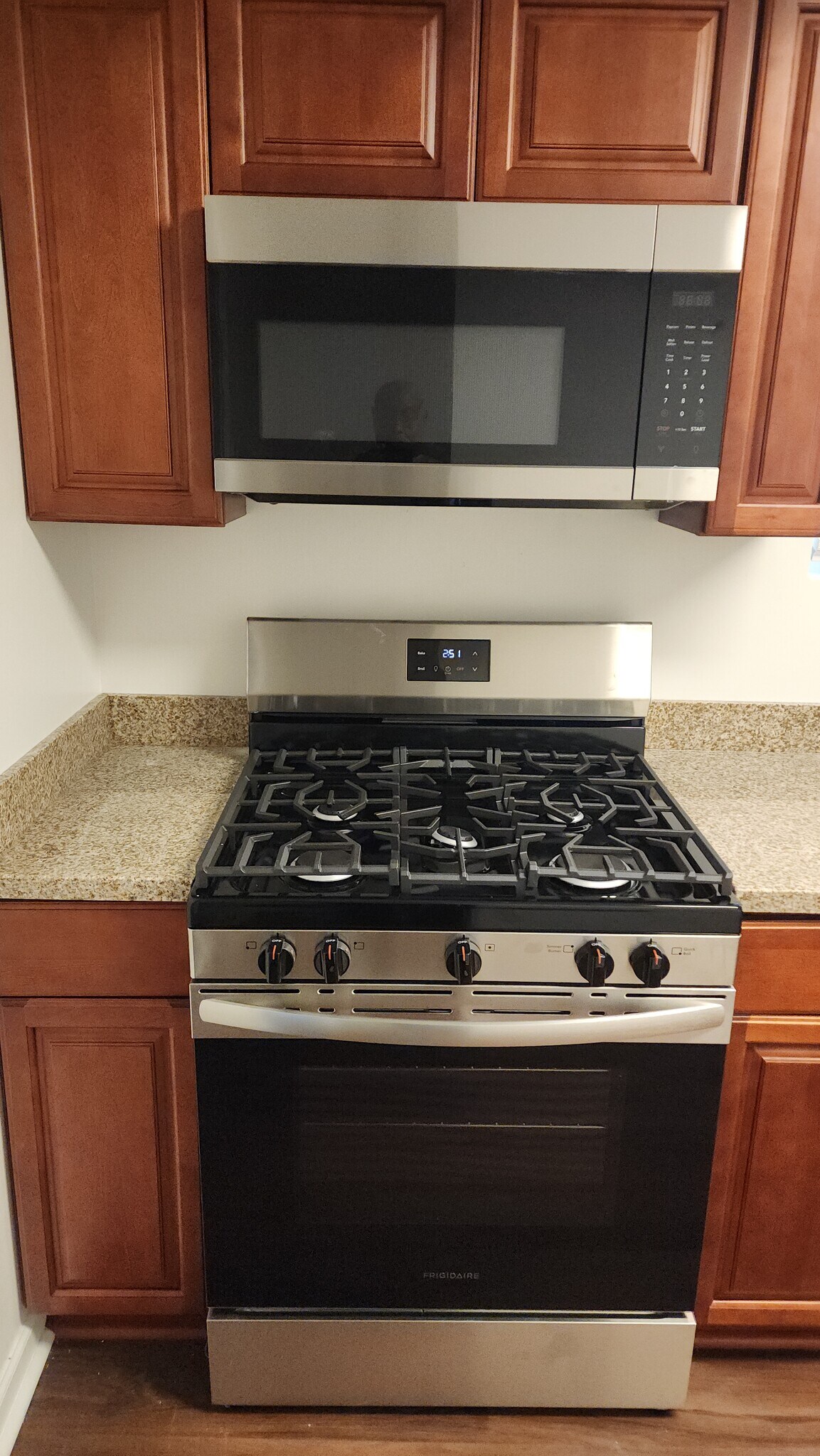 Building Photo - 735 Lees Ln