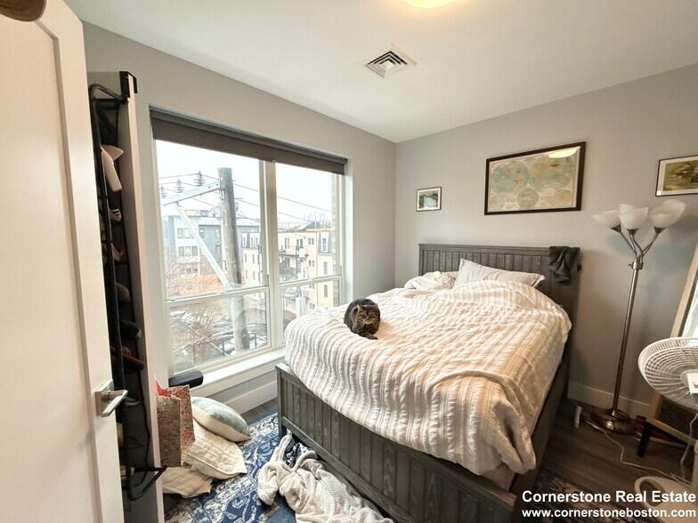 Building Photo - 40 B St